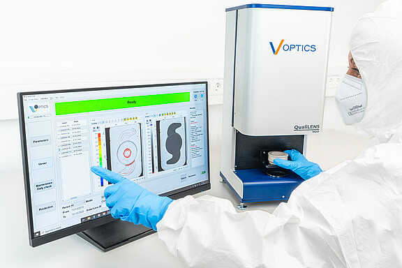 Automated cosmetic inspection of intraocular lenses