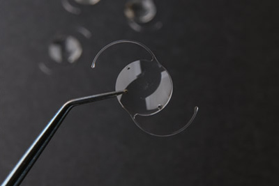 Medición de datos refractivos en lentes intraoculares